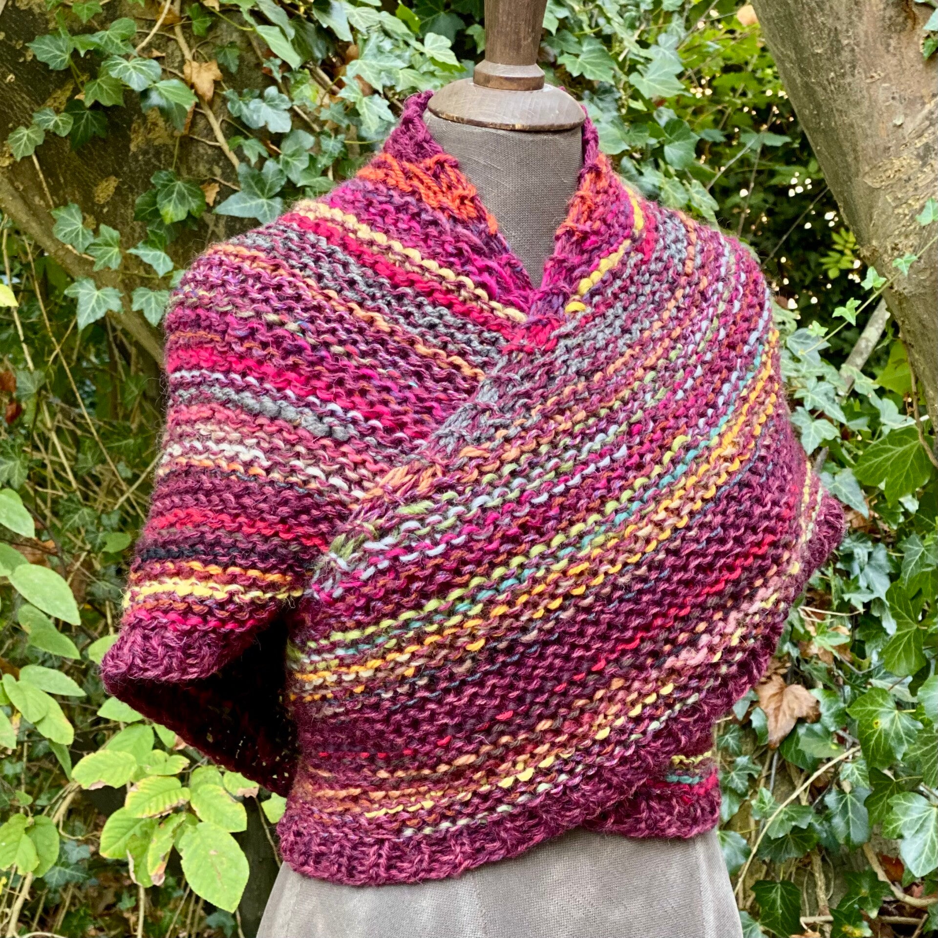 Scrap Hug - Bordeaux wol basis / Bordeau wool base.