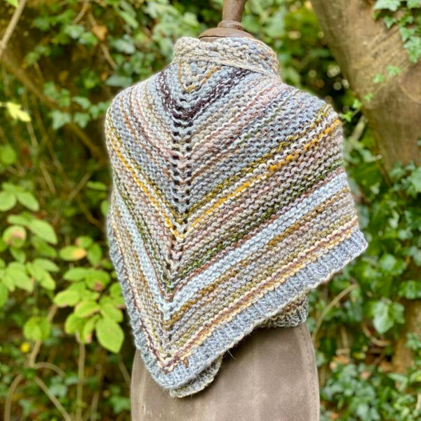 Scrap Hug - Lichtgrijze acryl basis / Light Grey acrylic base.