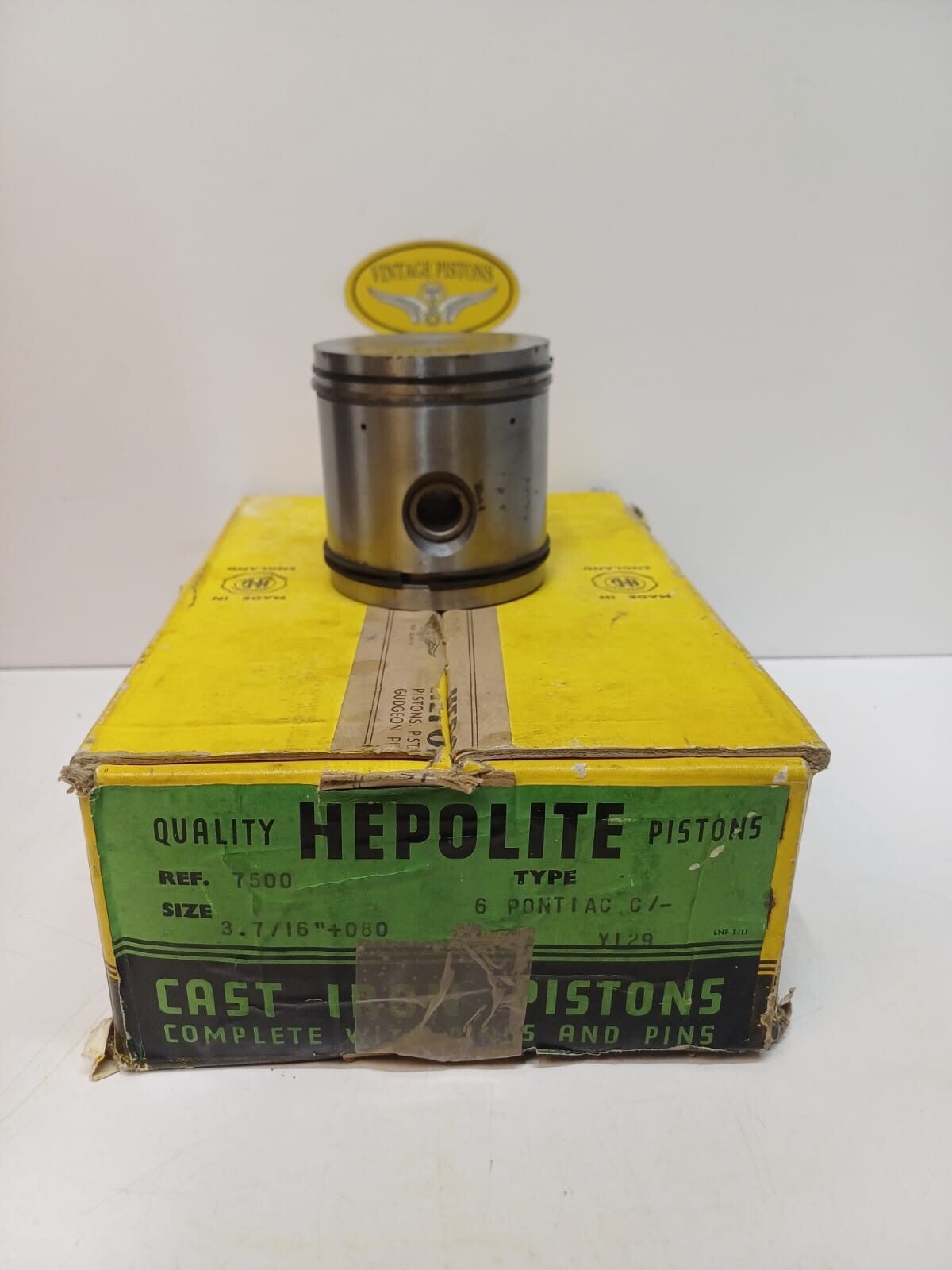 Pistonset  Pontiac  223ci Line six    Cast Iron (n.o.s  Hepolite 7500)