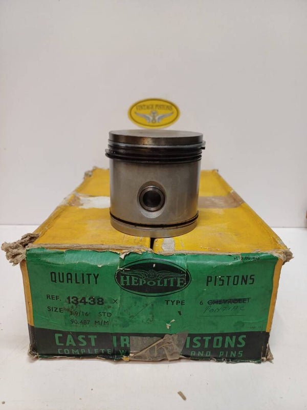 Pistonset  Chevrolet 235ci straight 6 OHV   Cast iron  n.o.s Pistonset (Hepolite 13438) flat top