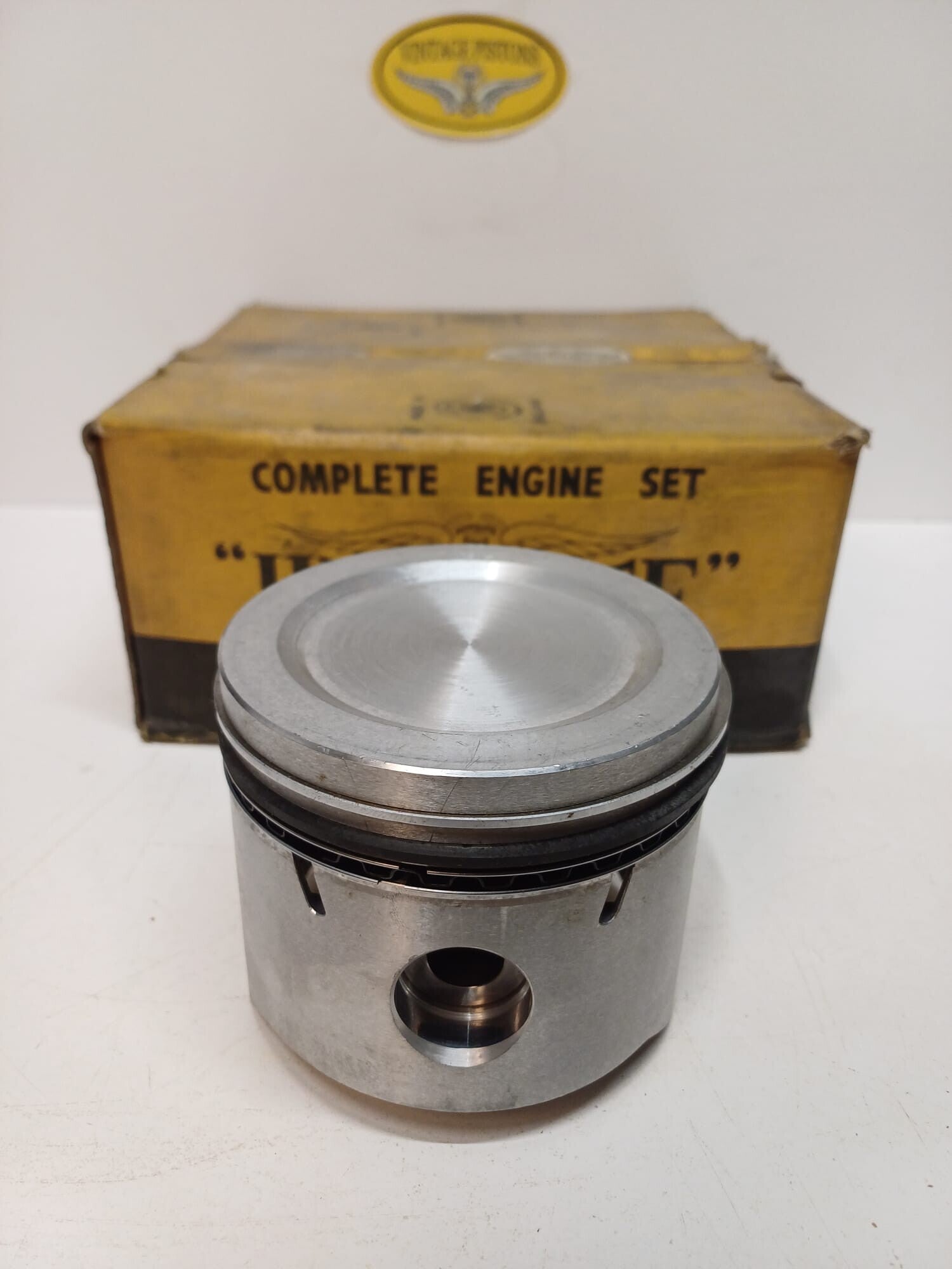 Pistonset Pontiac  317ci v8 ( n.o.s Hepolite 14894)