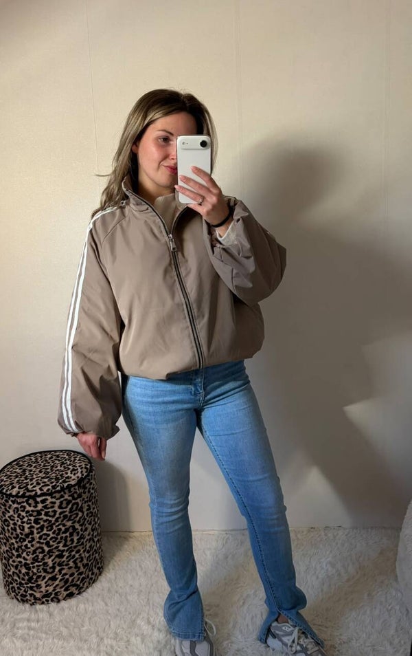 Jas Taupe met Witte strepen