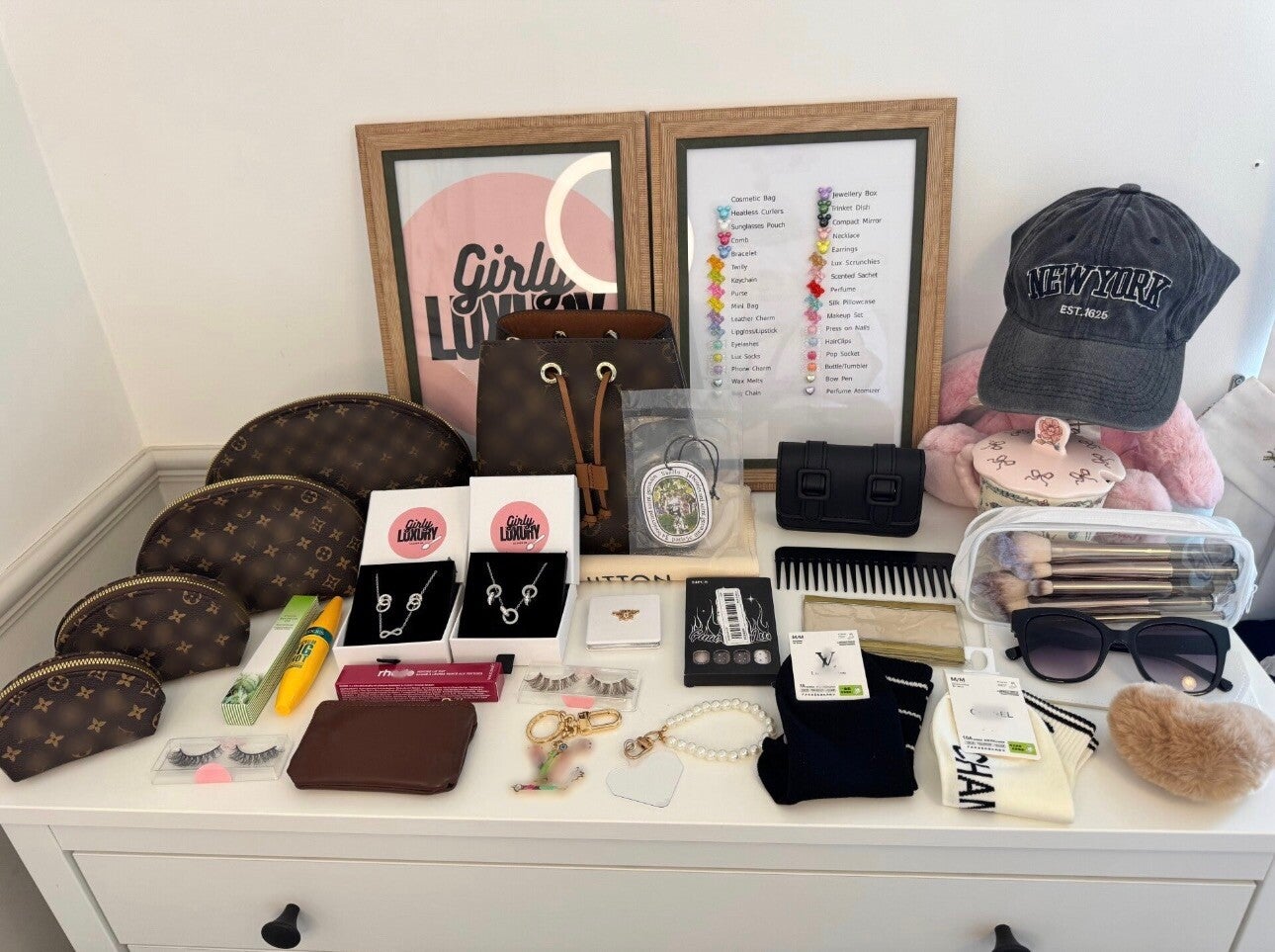 1 Luxury Bag, 1 Luxury Ball, 1 Mystery Scoop