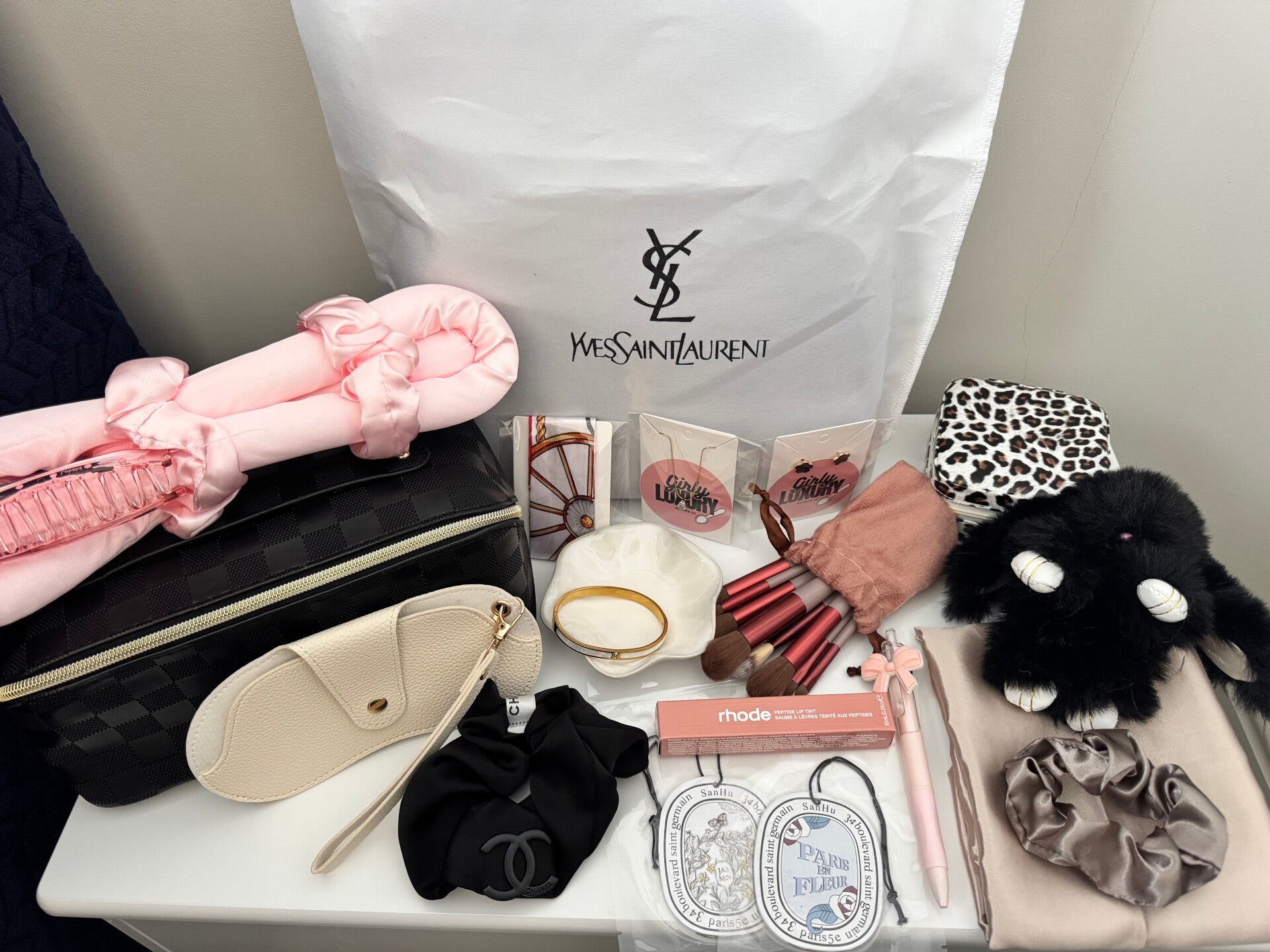 1 Luxury Bag, 1 Mystery Scoop