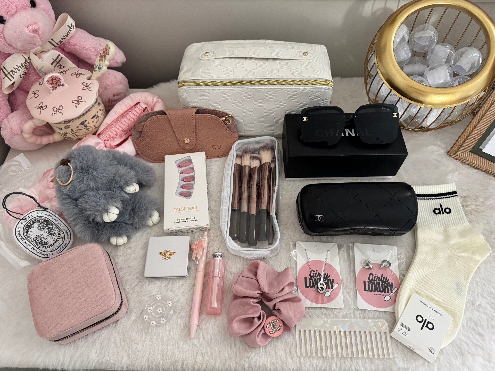 1 luxury Ball, 1 Mystery Scoop