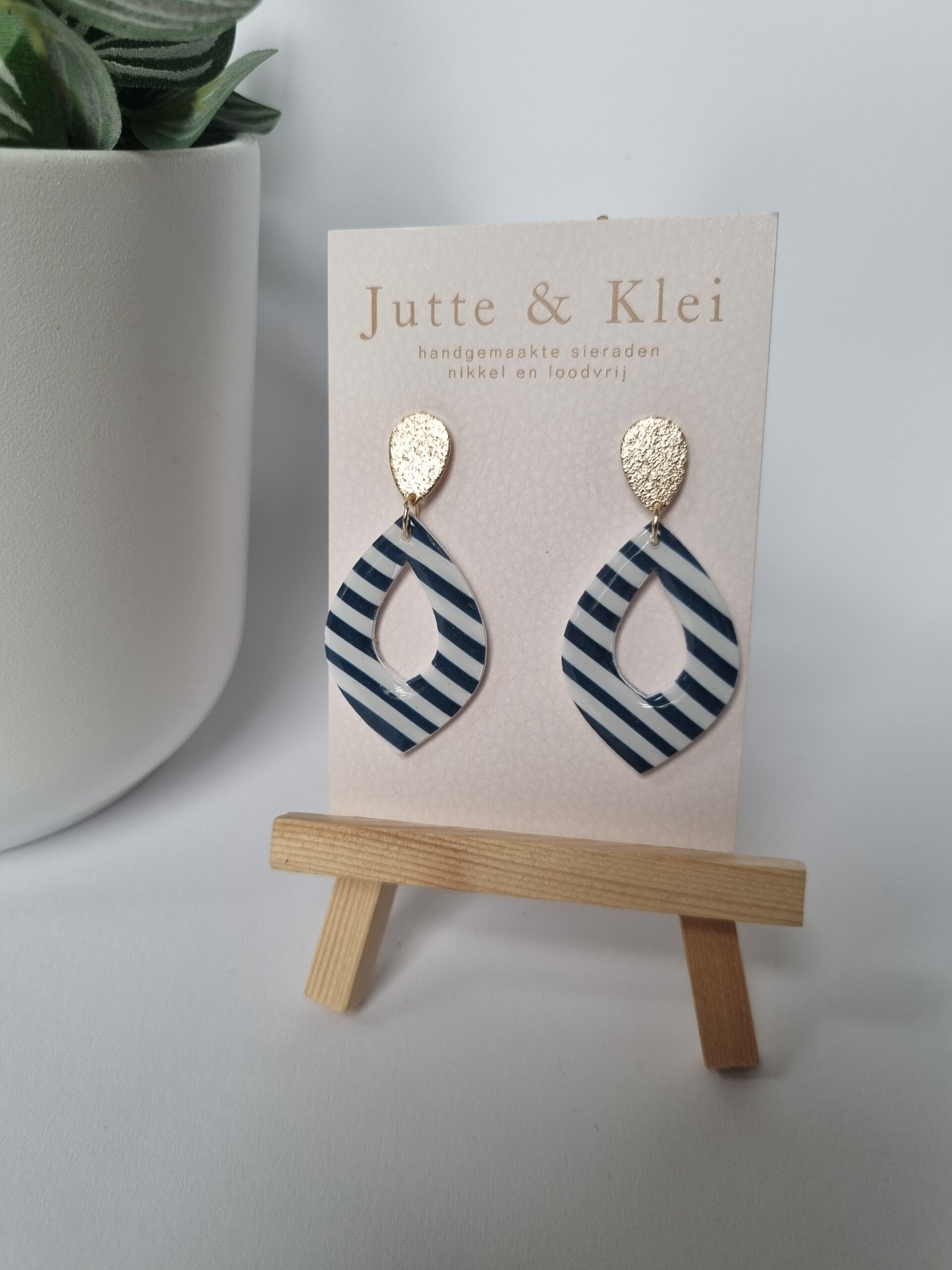 Donkerblauw gestreept