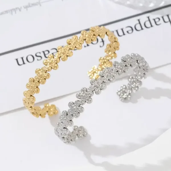 floral bangle met textuur