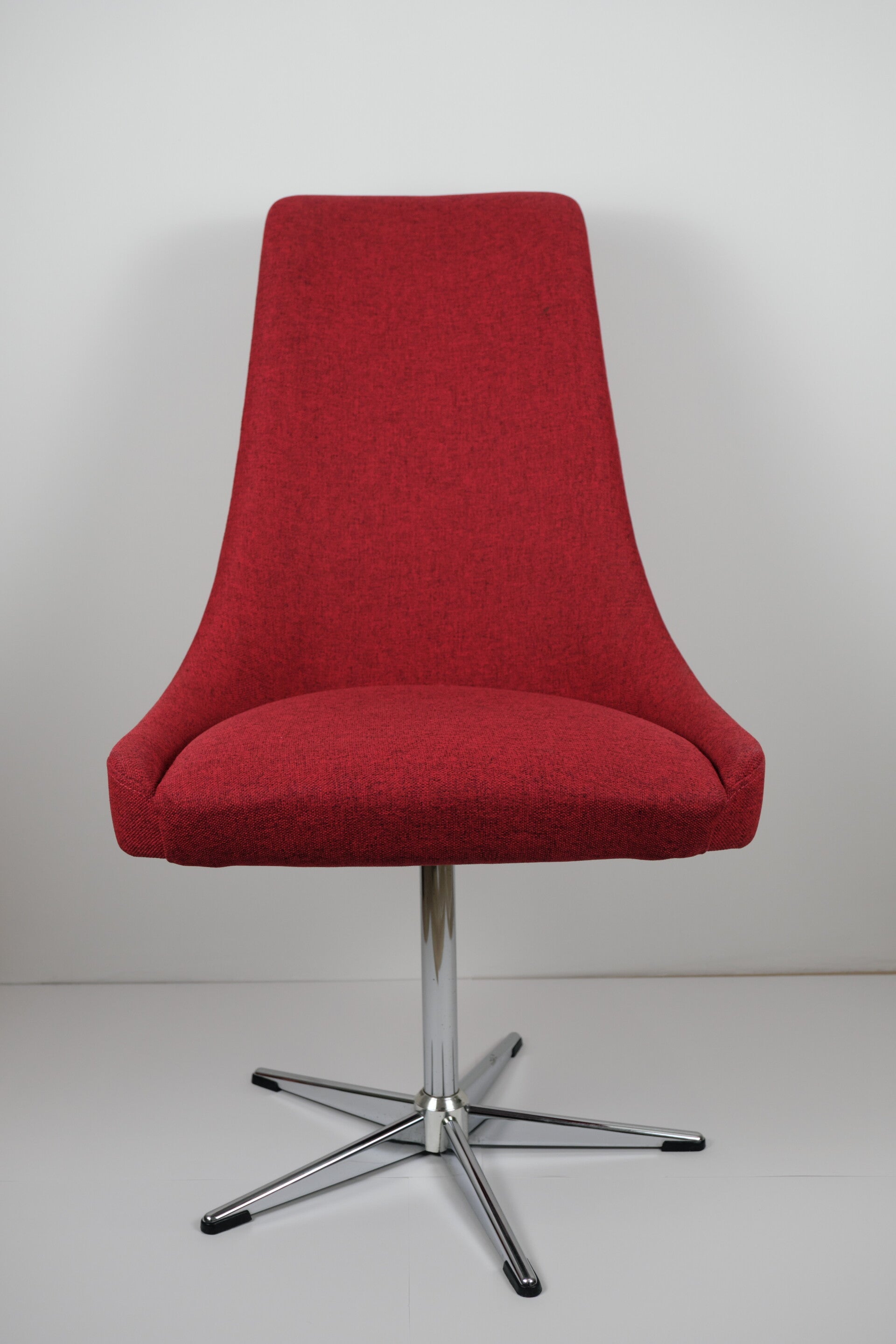 Rode stoel met stervoet jaren 80