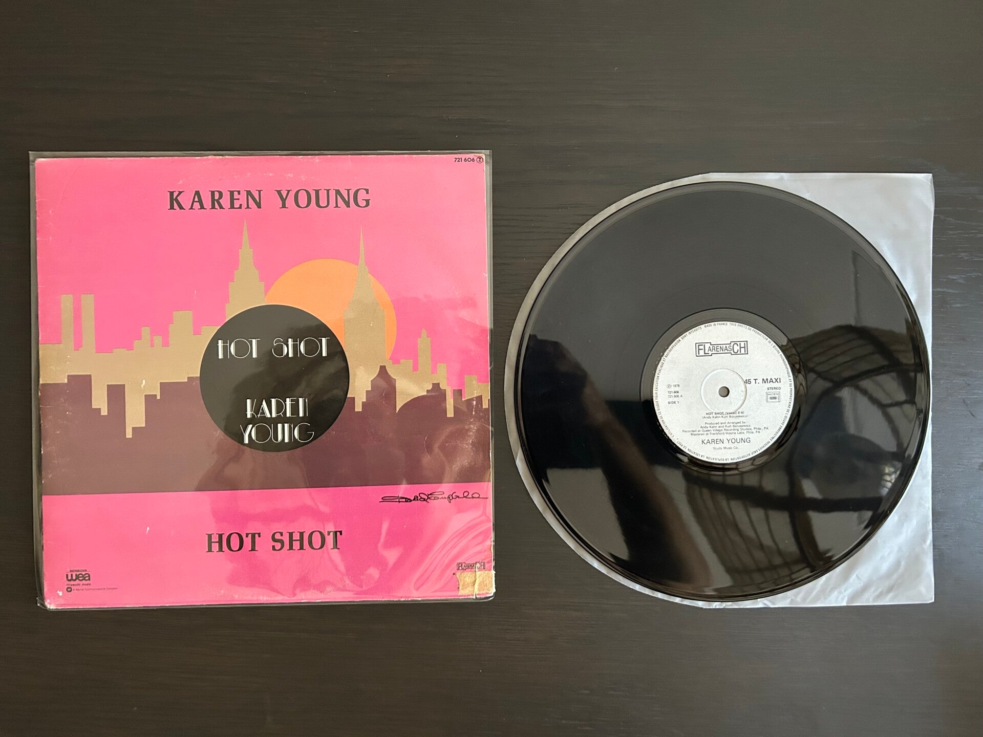 Karen Young - Hot Shot ( Vinyl 12 inch maxi )