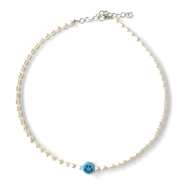 Zoetwater parel ketting met blauwe smiley
