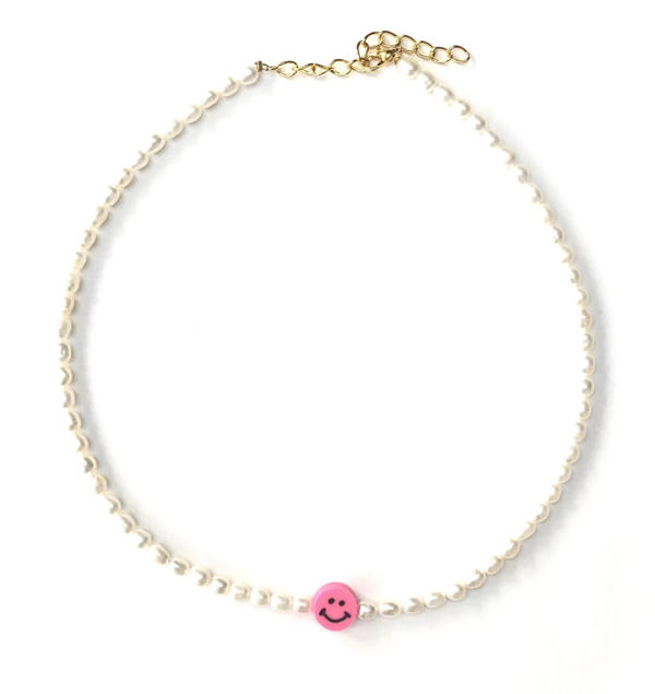 Zoetwater parel ketting met roze smiley