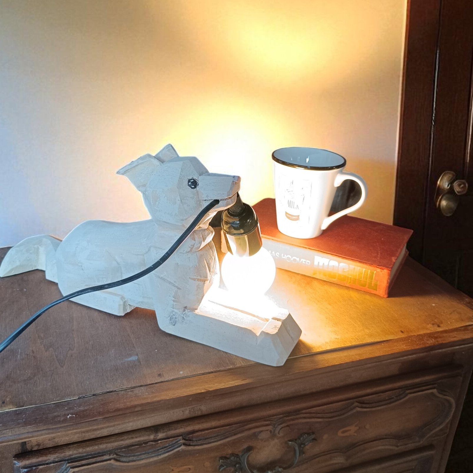 Lampada cane in legno di cirmolo