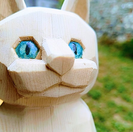 Lampada gatto in legno di cirmolo