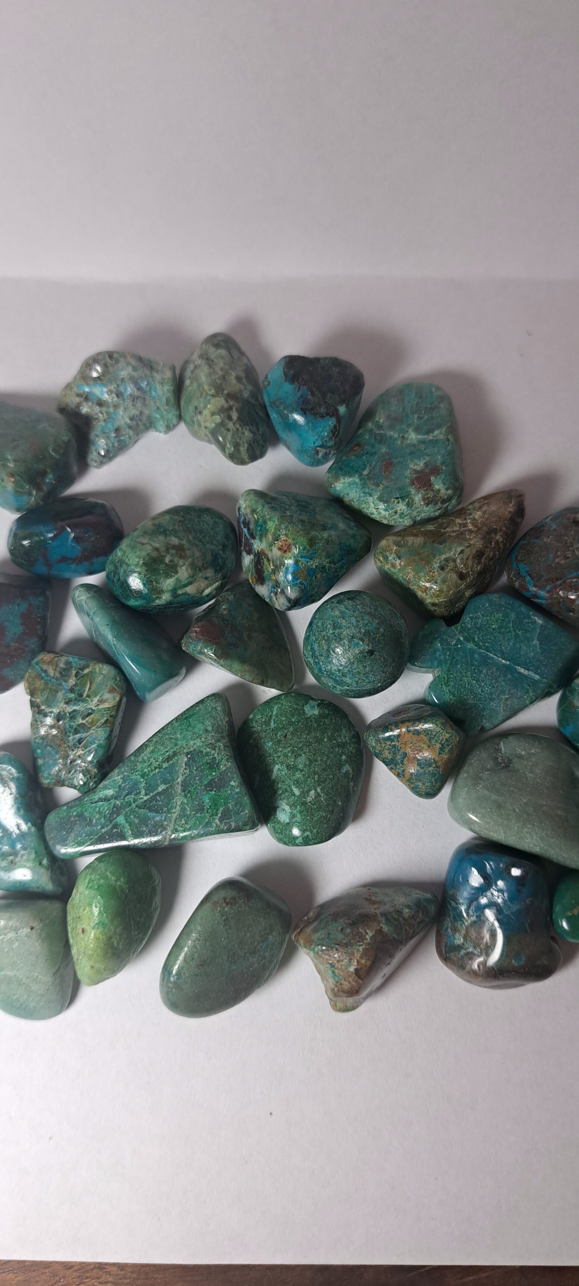 Chysocolla afkomstig uit Peru. Getrommeld.