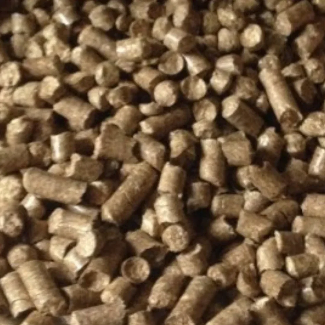 Strohpellets aus Weizenstroh im Big Bag je 1 Tonne.