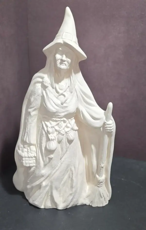 Sorcière avec son balais #2247