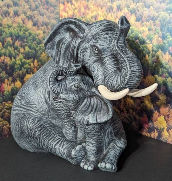 Maman et bébé éléphant