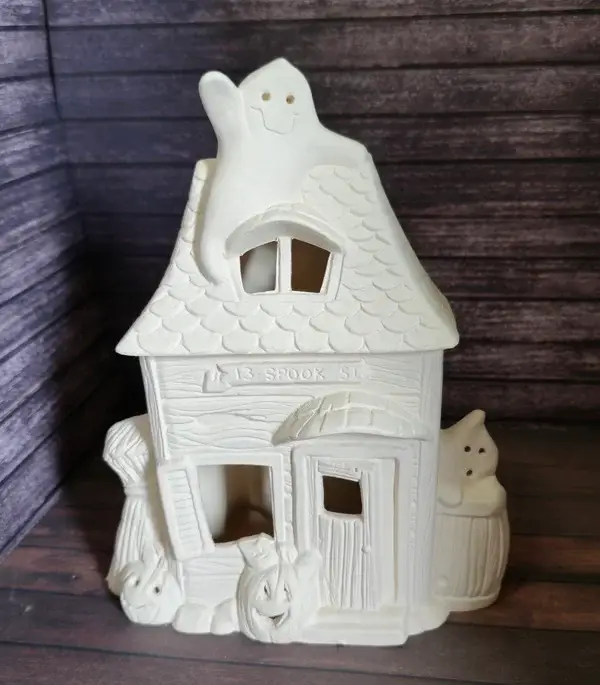 Maison avec des fantômes #893