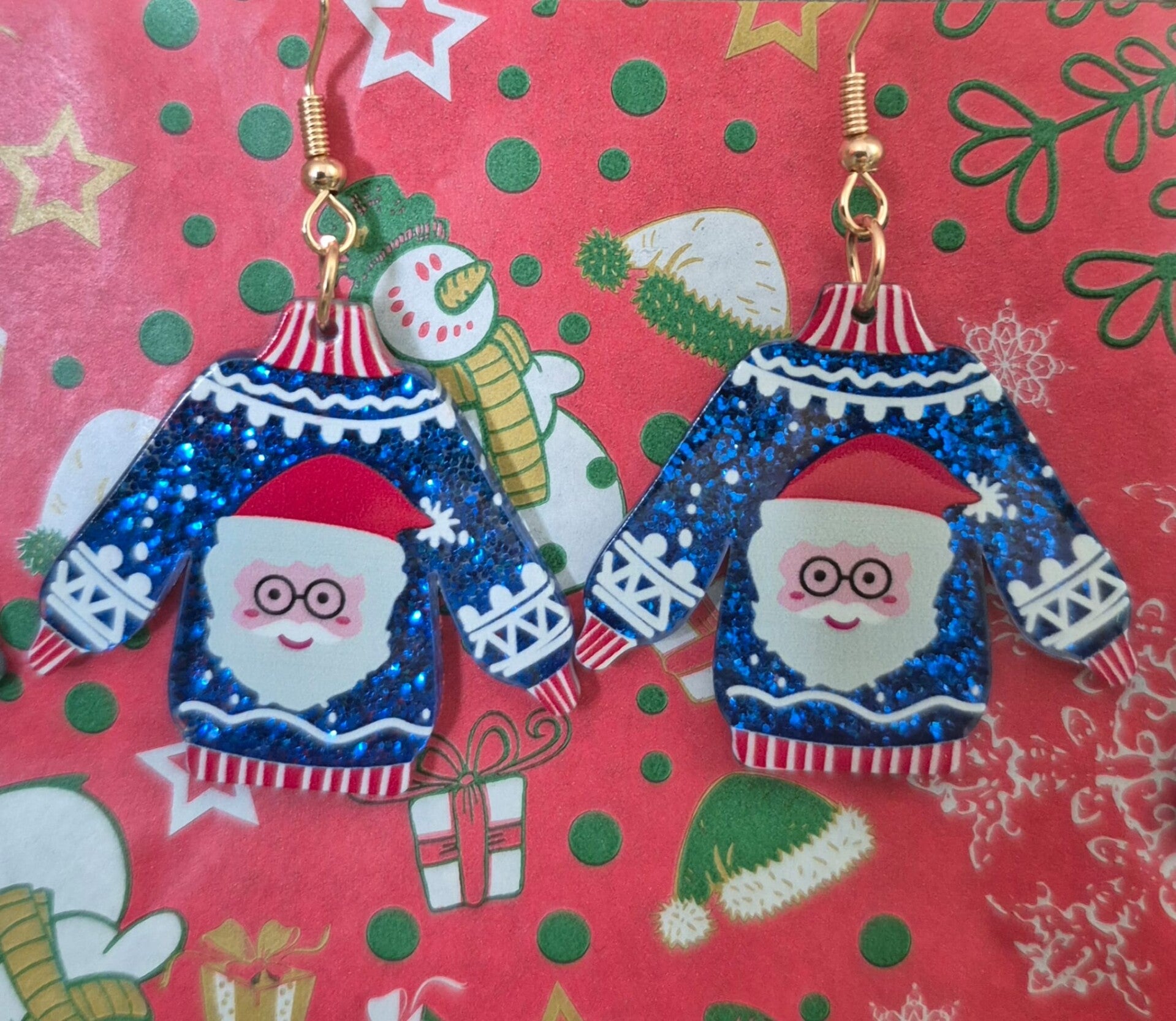 Glitter blauwe kersttrui oorbellen met kerstman.