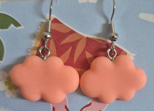 Leuke oranje wolkjes oorbellen.