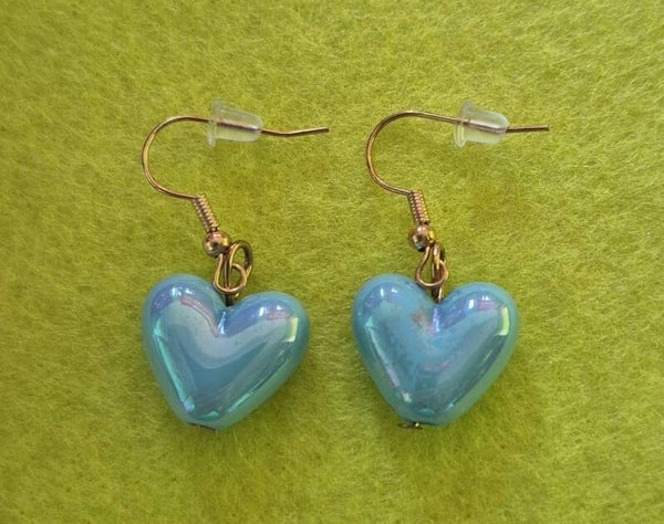 Lieve blauwe hartjes oorbellen.
