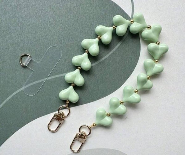Mooie, groene hartjes mobielhanger.