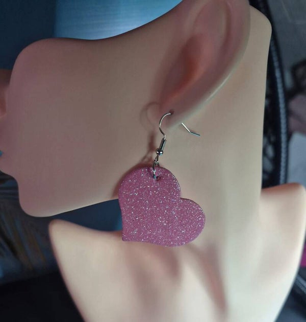 Schattige roze hart oorbellen. Glitter effect.