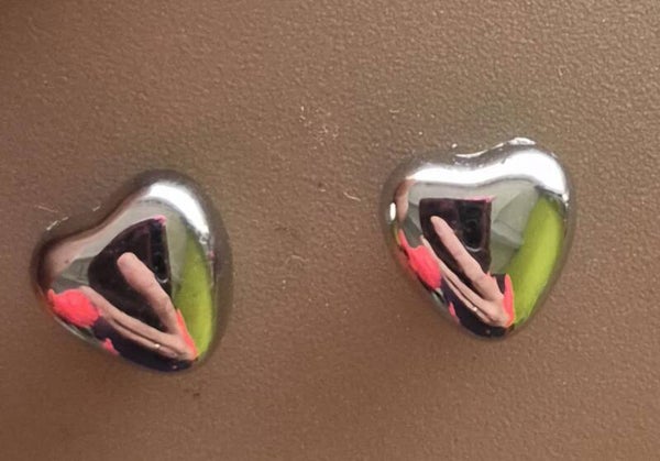 Mooie zilveren hartjes oorstekers.