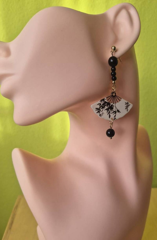Elegante Chinese waaier oorstekers.