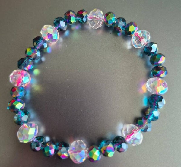 Mooie blauwe en witte kralen armband voor kinderen.