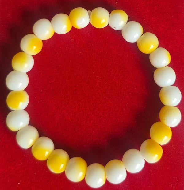 Mooie, gekleurde kralen armband.