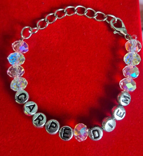 Mooie armband met carpe diem.