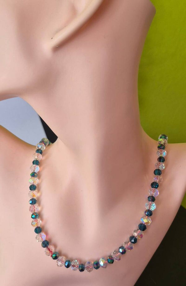 Mooie blauw/witte glazen, kralen ketting.