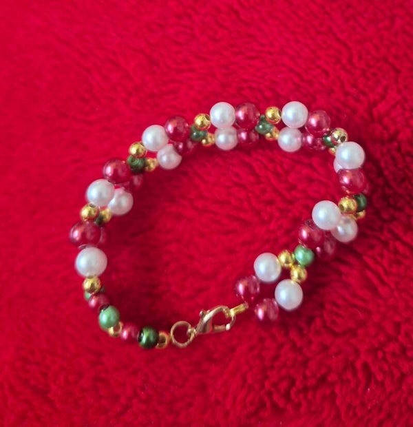 Mooie dubbele, kralen armband met karabijn sluiting en verleng kettinkje.