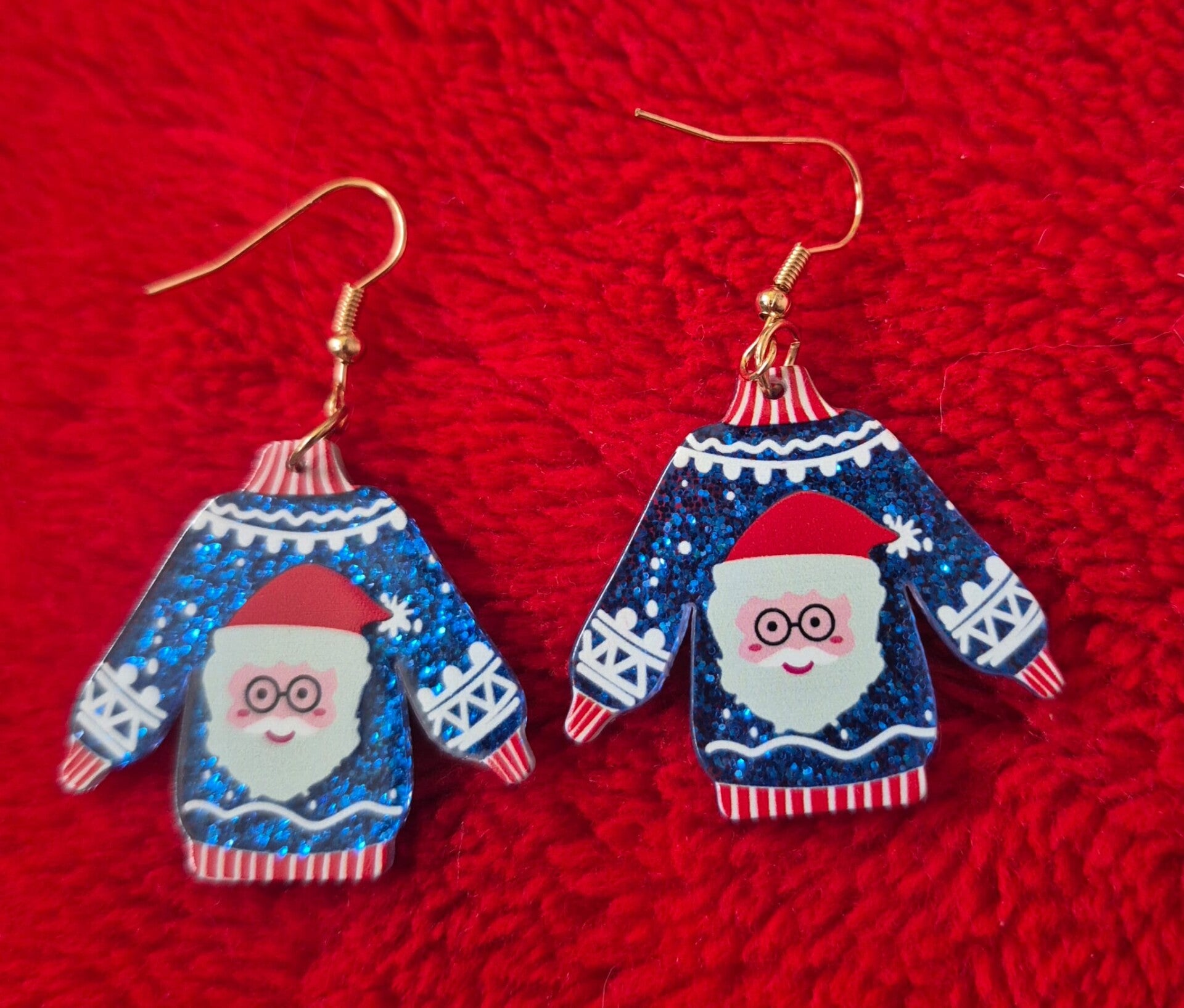 Leuke kerstrui oorbellen met de kerstman erop.