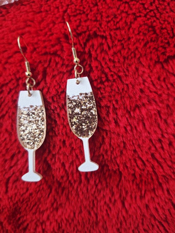 Leuke champagne oorbellen.