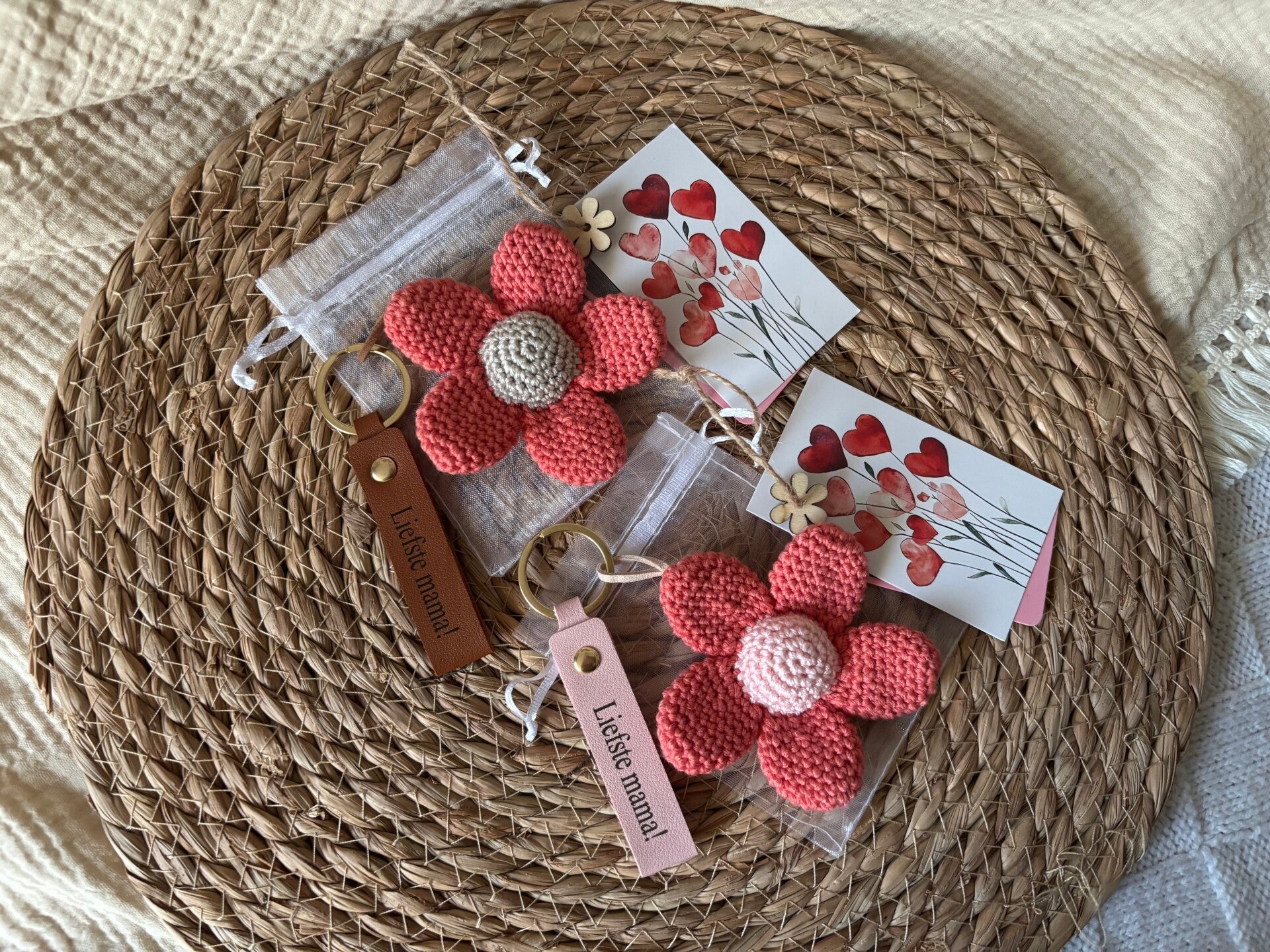 Bloemsleutelhanger met leren label