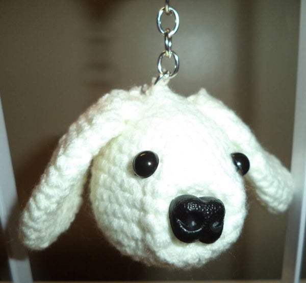 Amigurumi sleutelhanger wit hondje