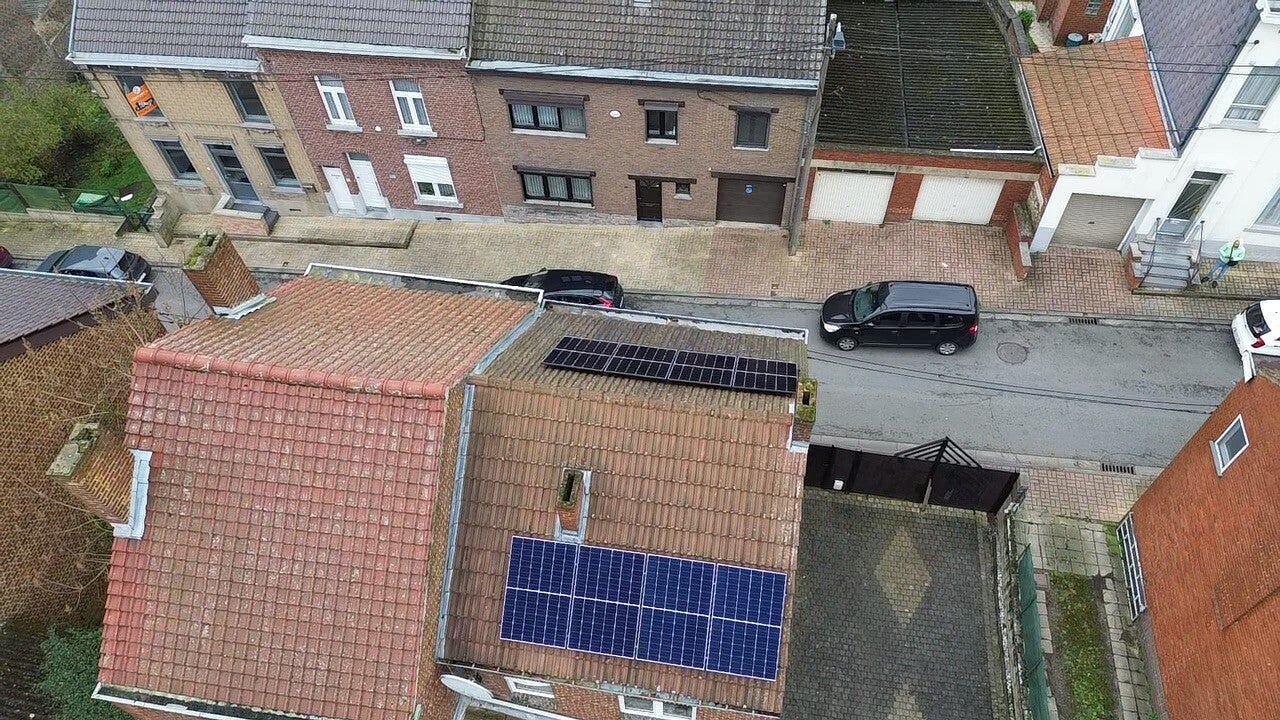 Chantier 2 — Maison mitoyenne : répartition des panneaux autour de la cheminée