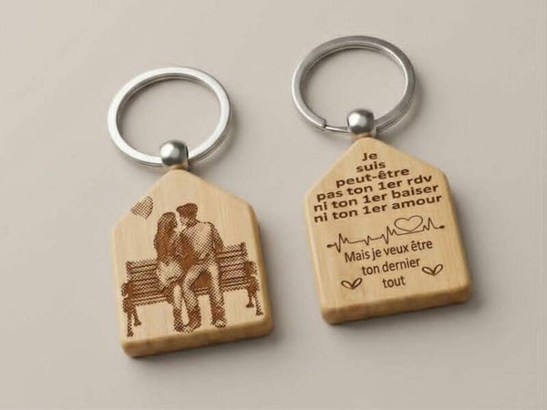 Porte-clés Maison en Bambou Gravé – "Je veux être ton dernier tout"
