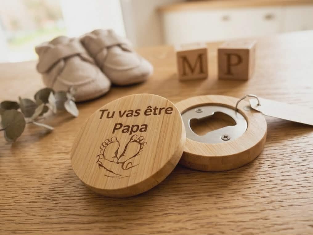 Décapsuleur Magnétique en Bambou Gravé – « Tu vas être Papa »
