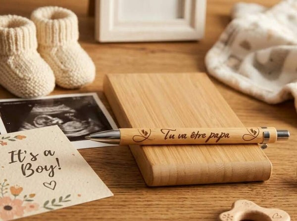 Stylo en bois de bambou gravé — « Tu va être papa »