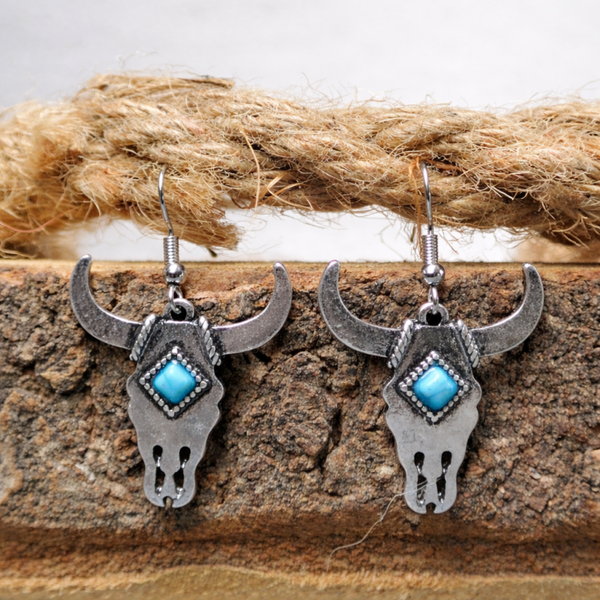 Longhorn skull oorbellen zilverkleurig