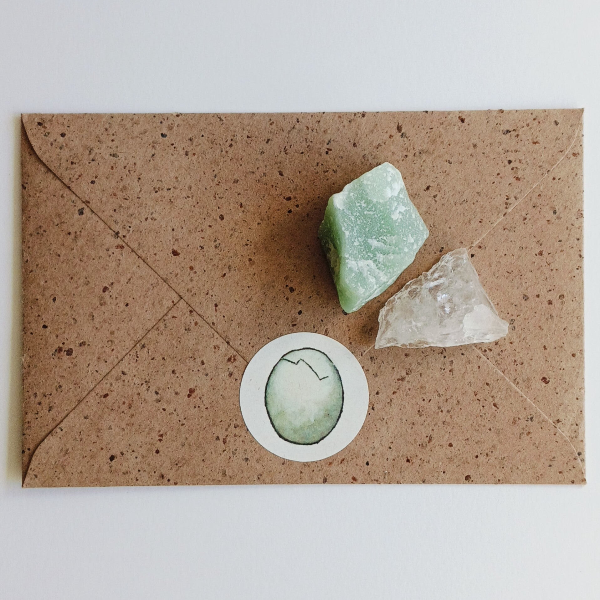 Aluminium drinkfles met aquarel illustratie van zon en maan cyclus, een vlinder en een rups.