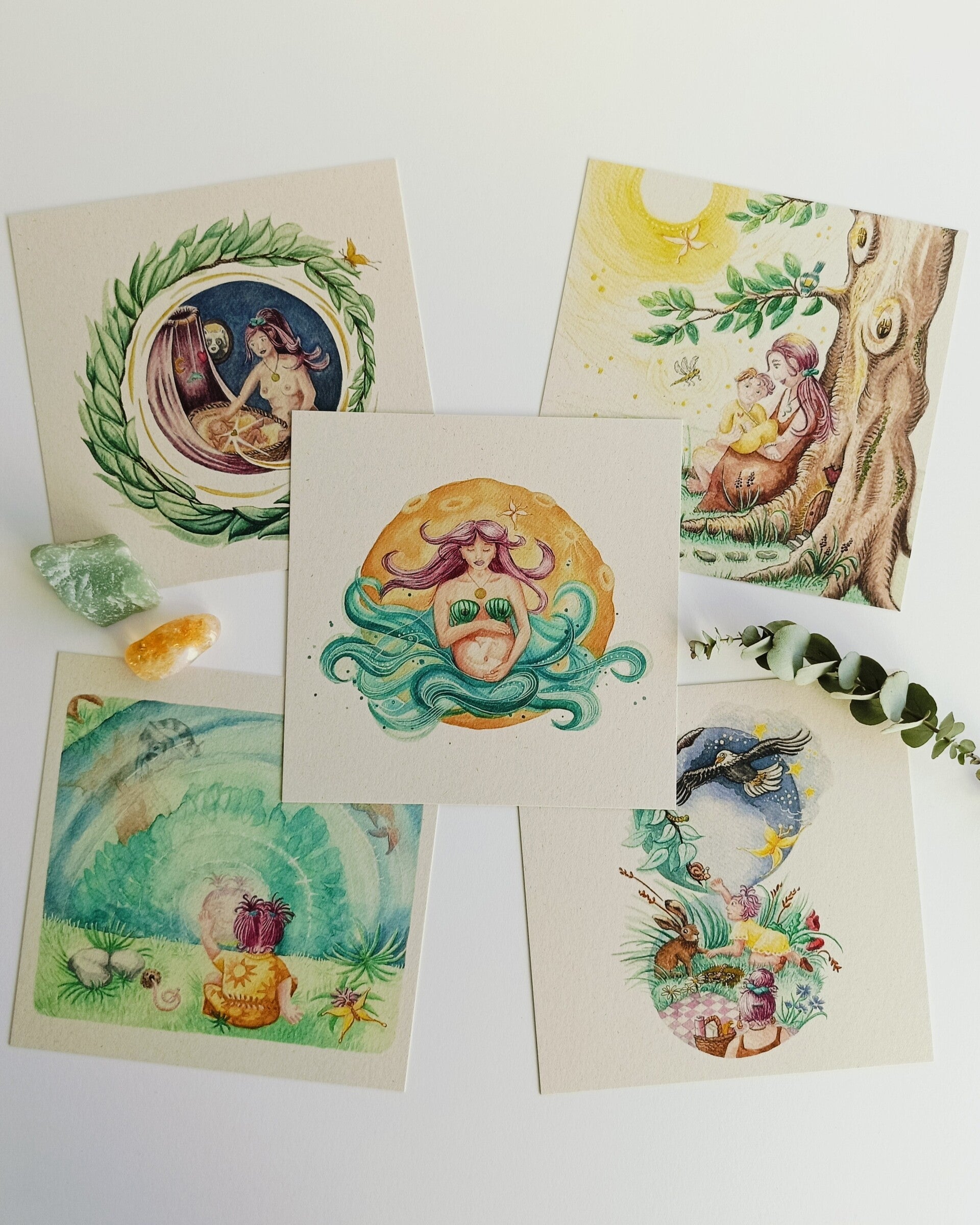 Een compilatie van verschillende vierkante kaarten met waterverfillustraties over de natuur en spiritualiteit.