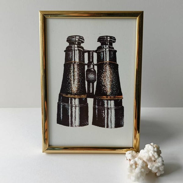 Verrekijker met goud-accent in vintage lijstje