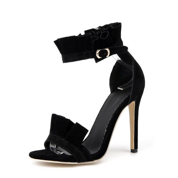 Schwarze Samt-Sandaletten mit Rüschen & Stilettoabsatz