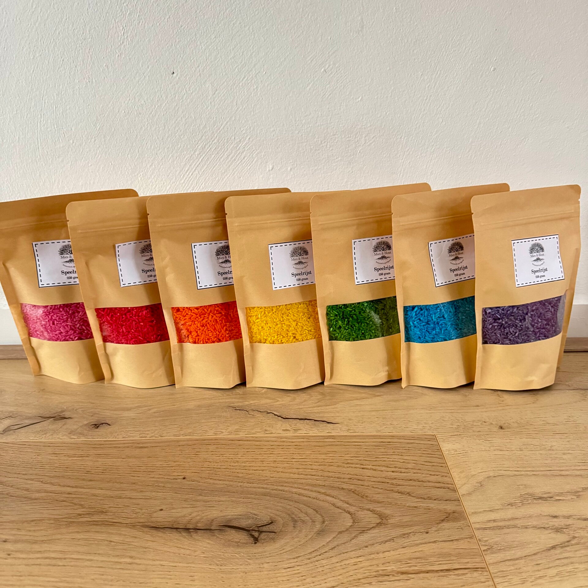 Speelrijst alle kleuren van de regenboog 1750 gram