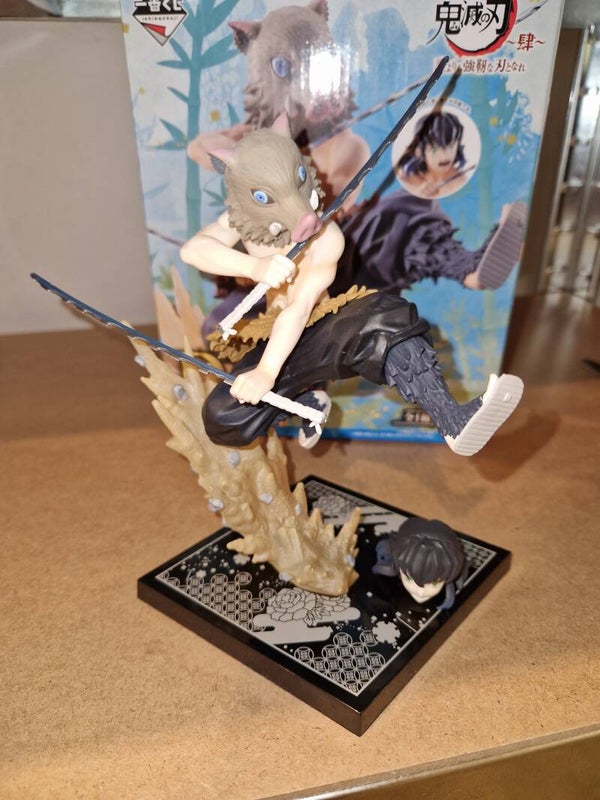 Figurine demon slayer