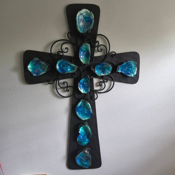 Black iron cross with oyster shell accent's